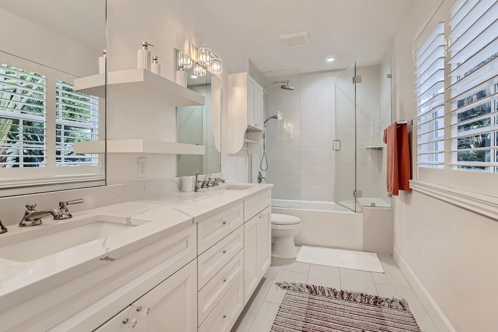 Banyan Cove 4bd 4.5ba Private Pool and Parking - photo 10