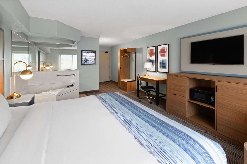 AmericInn by Wyndham North Branch - photo 14