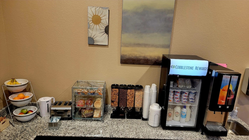 Cobblestone Inn & Suites Maryville - photo 77