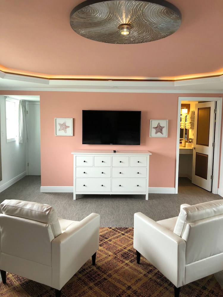 Island House Hotel - photo 24