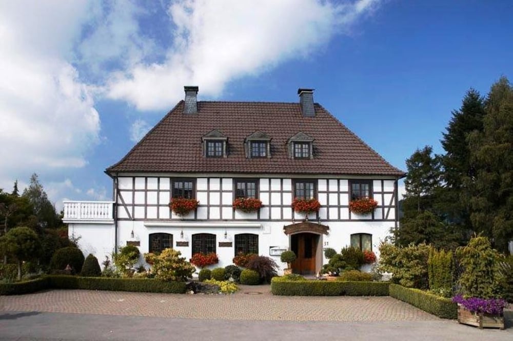 BB Landhotel Hütter — 4-Star Luxury Hotel in Meschede, Germany
