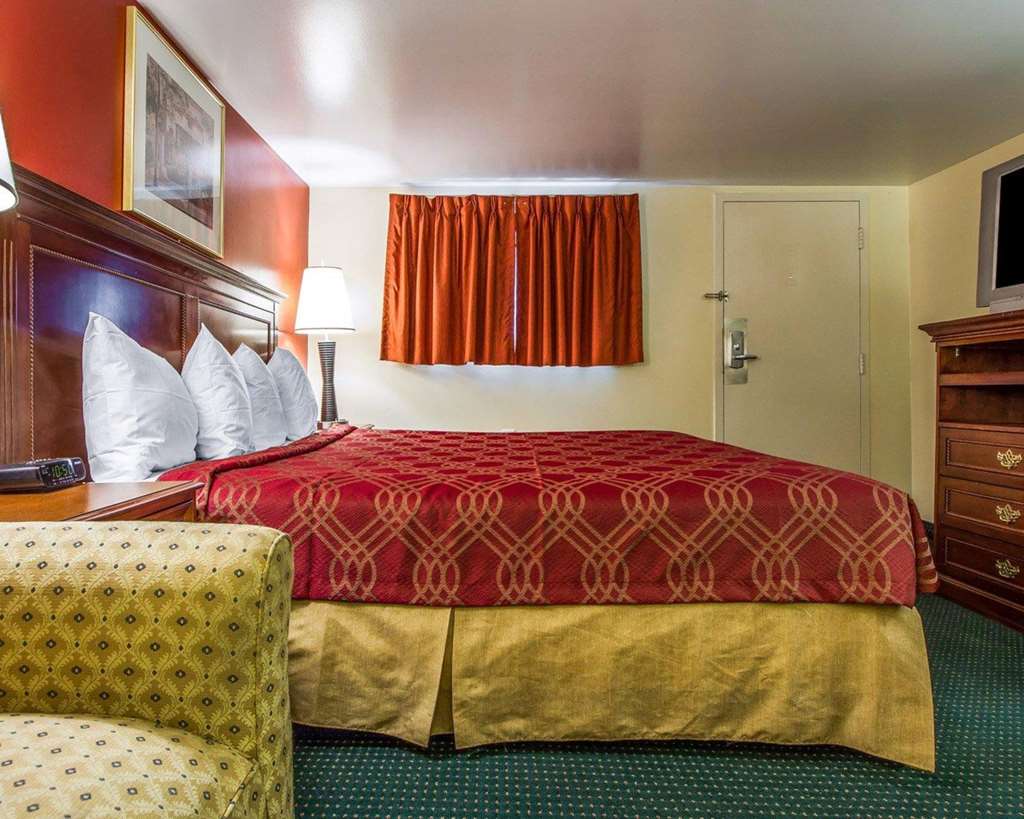 Rodeway Inn & Suites Brunswick near Hwy 1 - photo 15