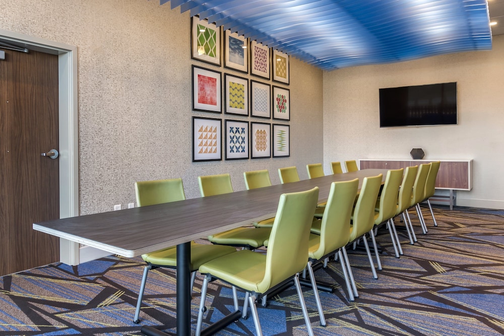 Holiday Inn Express & Suites Carlisle Southwest I 81 by IHG - photo 33