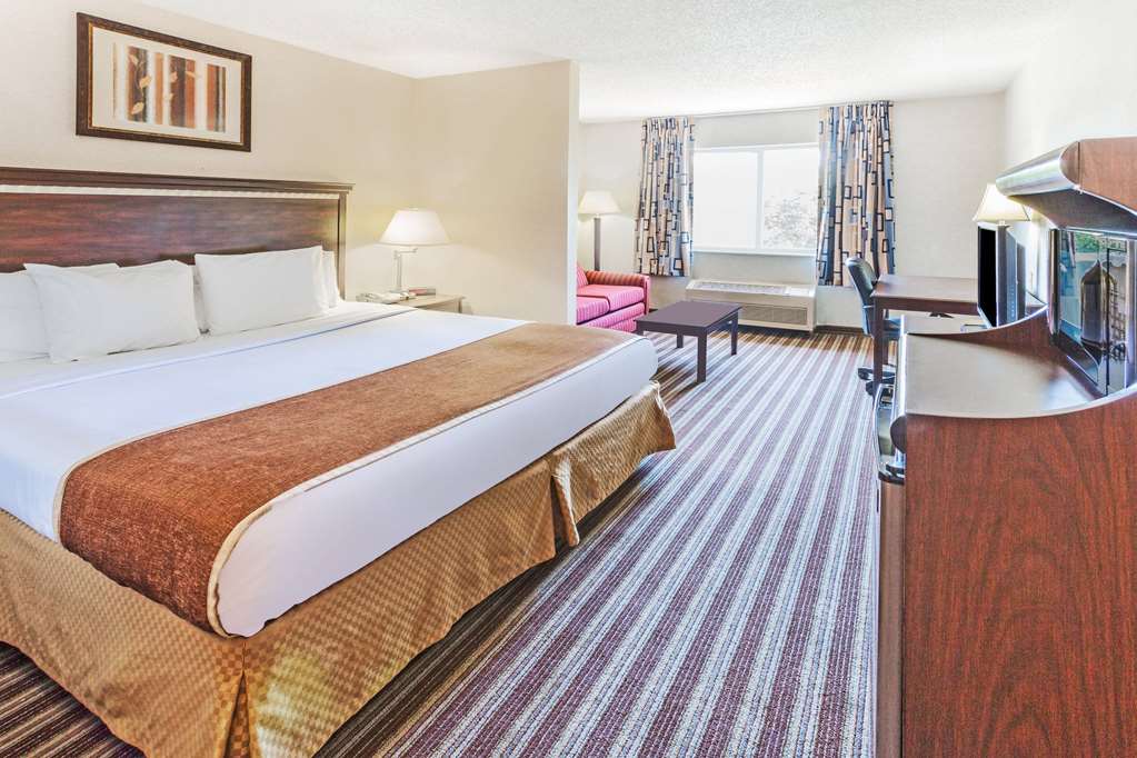 Days Inn & Suites by Wyndham Vancouver - photo 11