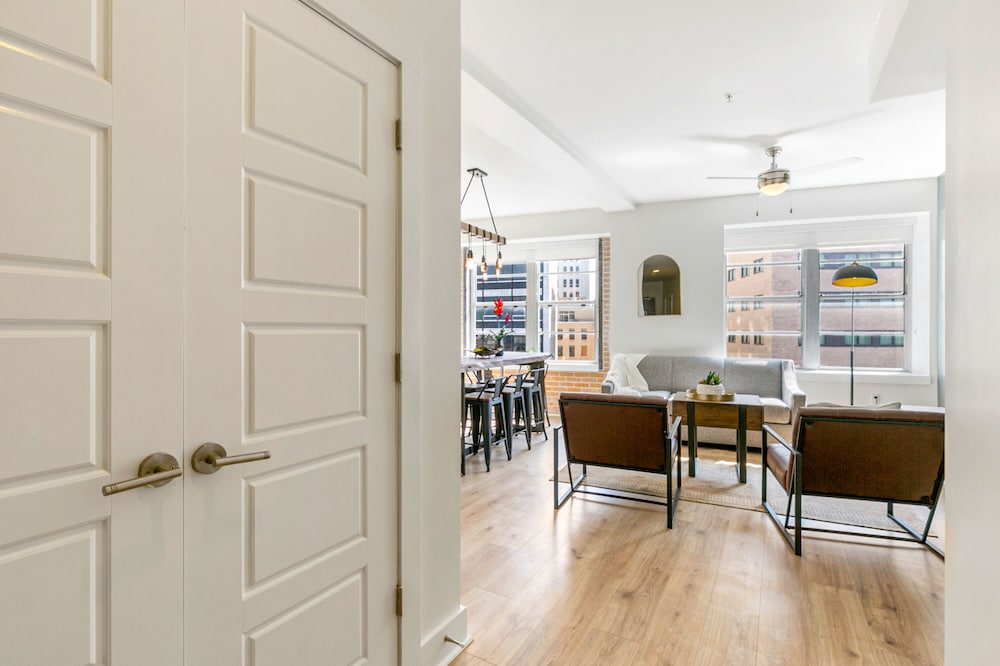 Mardi Gras Suites NOLA's 4BR Elegance - featured photo