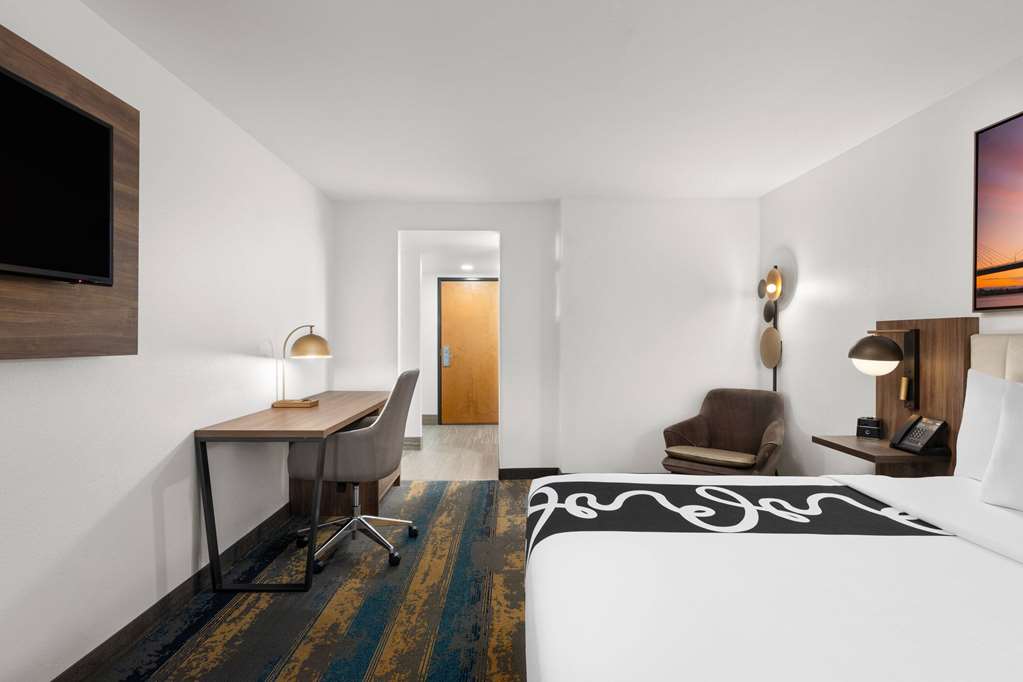 La Quinta Inn & Suites by Wyndham Kennewick - photo 51