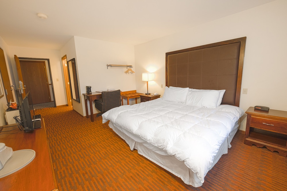Harlan Inn and Suites - photo 13