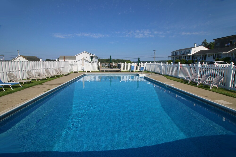 Bluebird Ocean Point Inn - photo 54