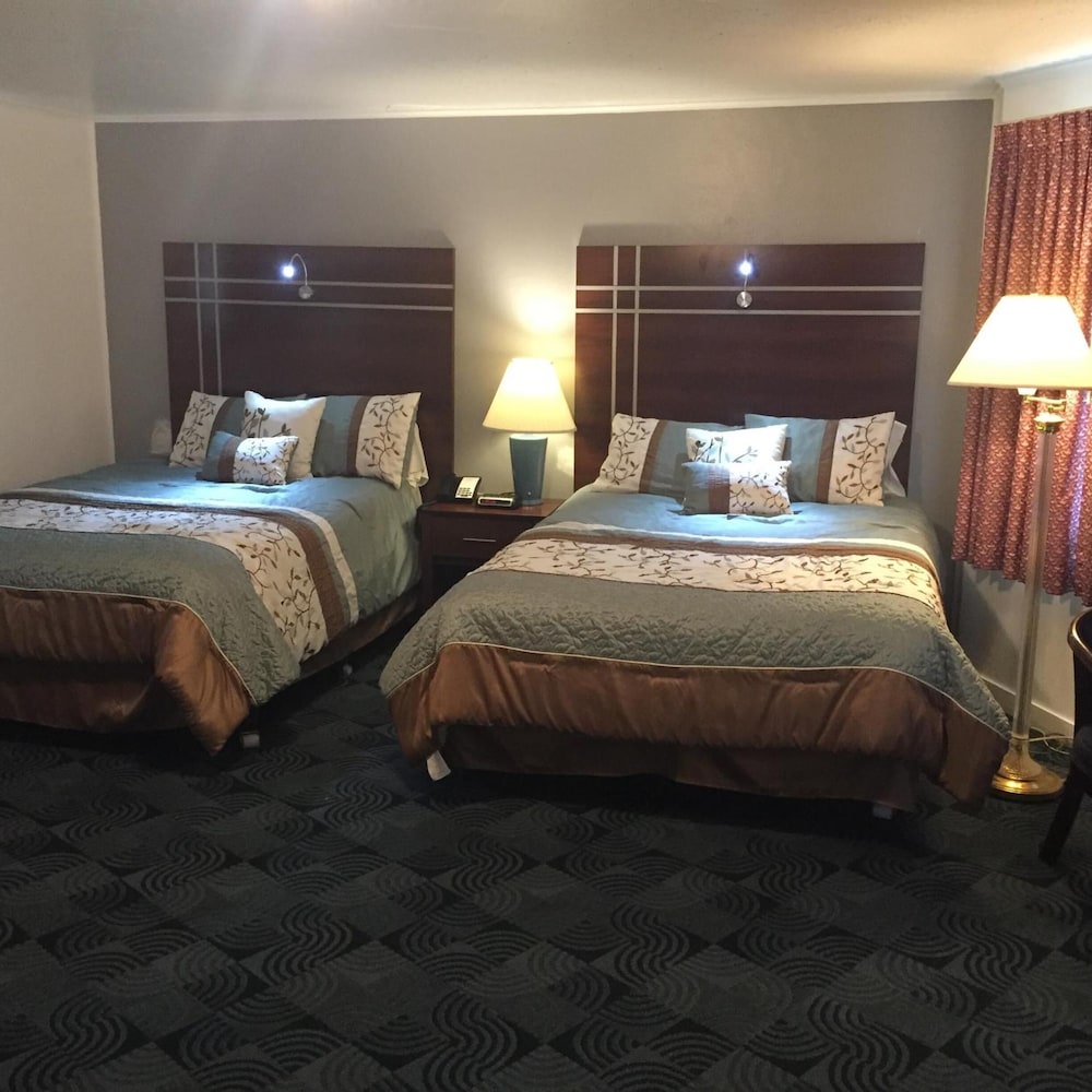 Berkshire Inn - photo 11
