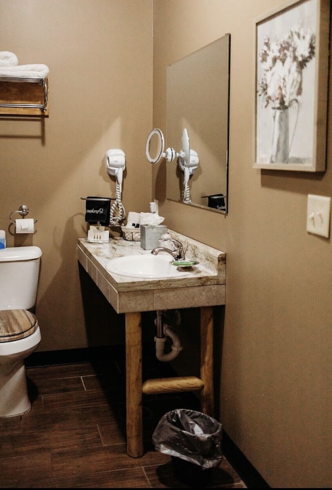 Big Horse Inn and Suites - photo 15