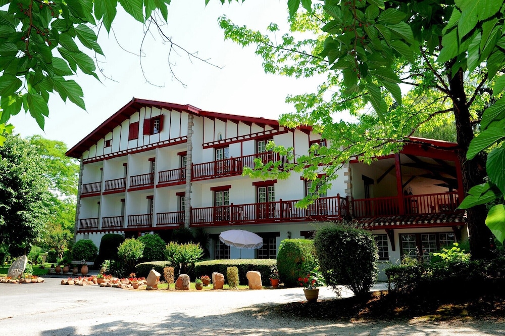 Hôtel Argi Eder - carbon neutral hotel in Espelette