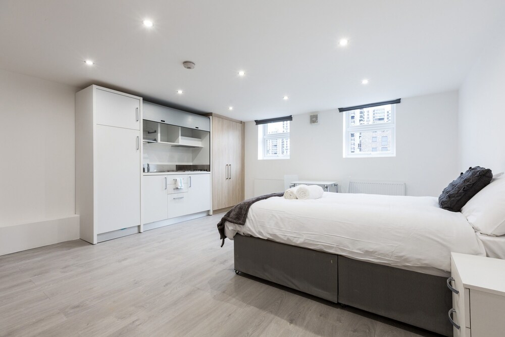 Studio Flat In Denmark Hill - last minute hotel in London