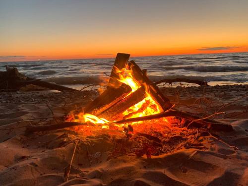 Open All Year Sleeps 12 Cottage Guest House — 4-Star Luxury Hotel in South Haven, United States
