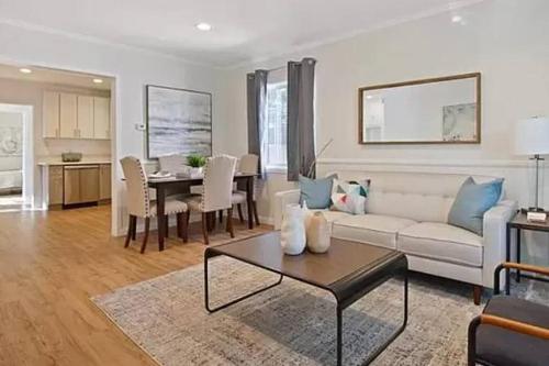 Spacious 3Bdr Home close to Manhattan Beach — 4-Star Luxury Hotel in Lawndale, United States
