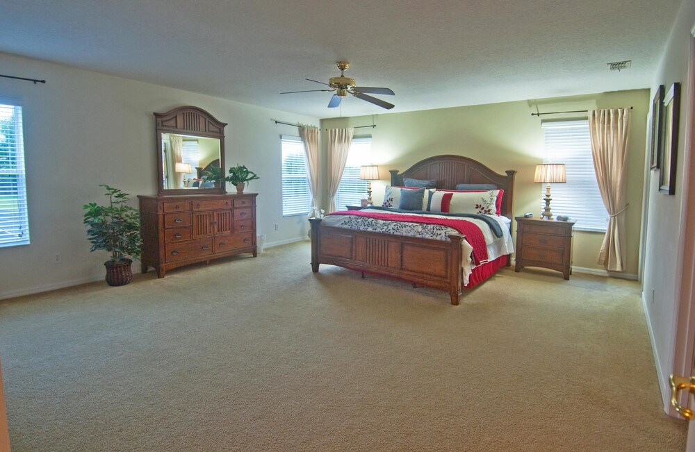South facing Pool With Spa & Games Room - photo 5