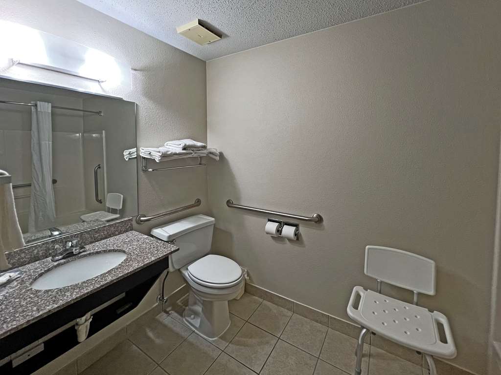 Quality Inn Mitchell I 90 - photo 8