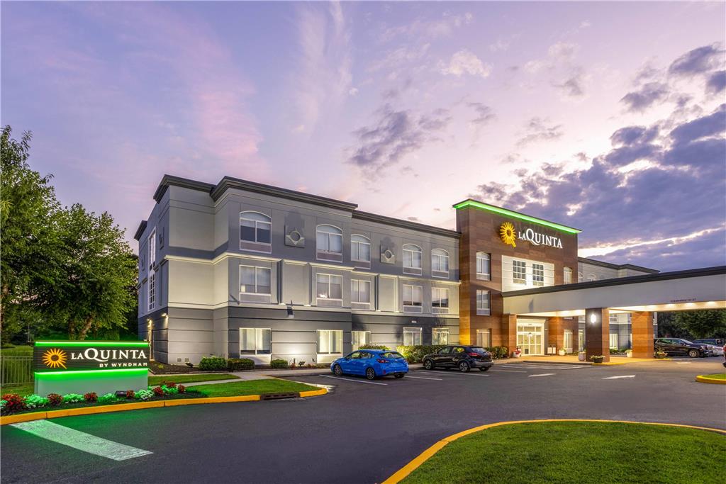 La Quinta Inn & Suites by Wyndham Mt. Laurel Philadelphia - photo 5