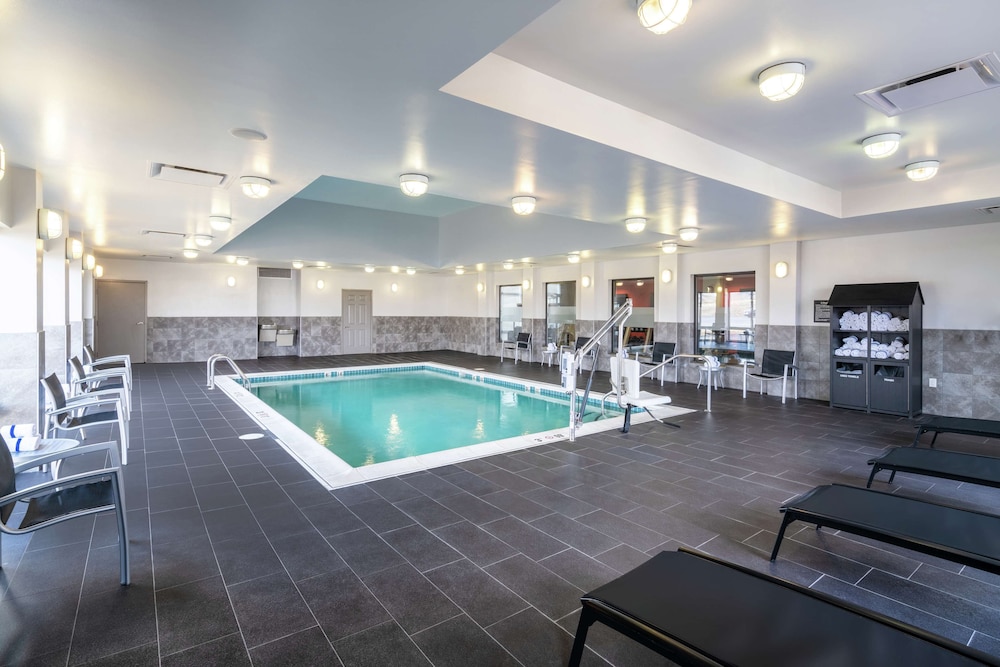 Hampton Inn & Suites Roanoke Airport - photo 31