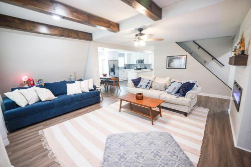 Big Lot Waterfront of Cedar Creek Lake Sleeps 12 — hotel in Mabank