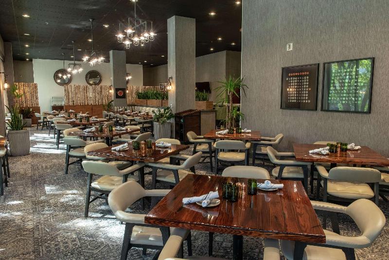 Hotel Zessa Orange County Airport a DoubleTree by Hilton - photo 120