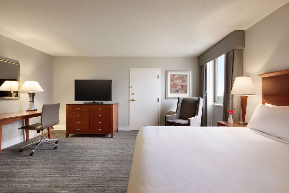 DoubleTree by Hilton Minneapolis Park Place - photo 22