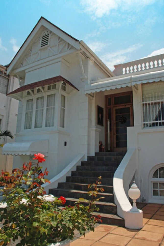 Sir Harveys Bed and Breakfast — 4-Star Luxury Hotel in Durban, South Africa