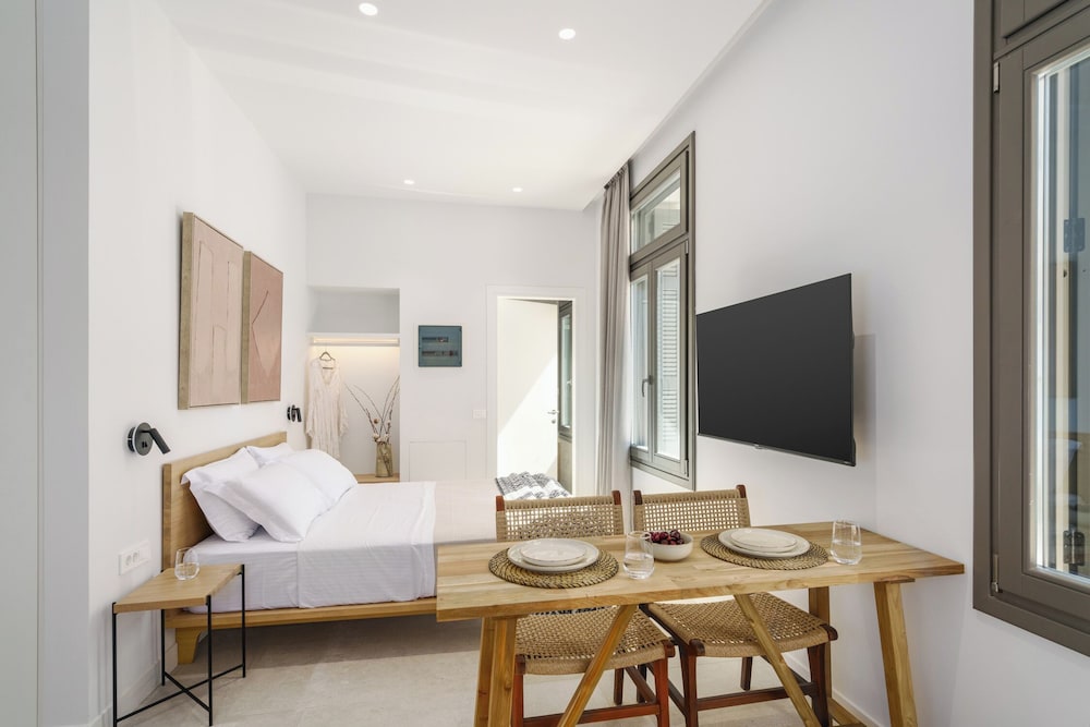 The Old Distillery Premium Suites — 4-Star Luxury Hotel in Rethymno, Greece