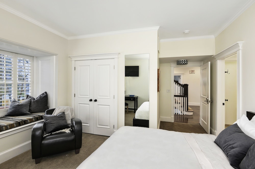Oak Street Mansion - photo 15