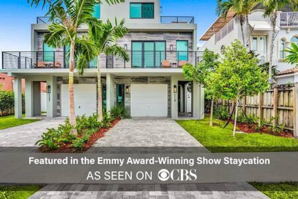 New 4BR w Pool Walk to Las Olas 5mins to Beach in Fort Lauderdale, United States