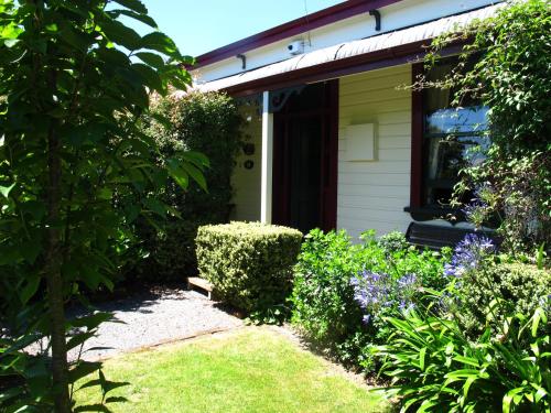 Villa in the Vines — 4-Star Luxury Hotel in None, New Zealand