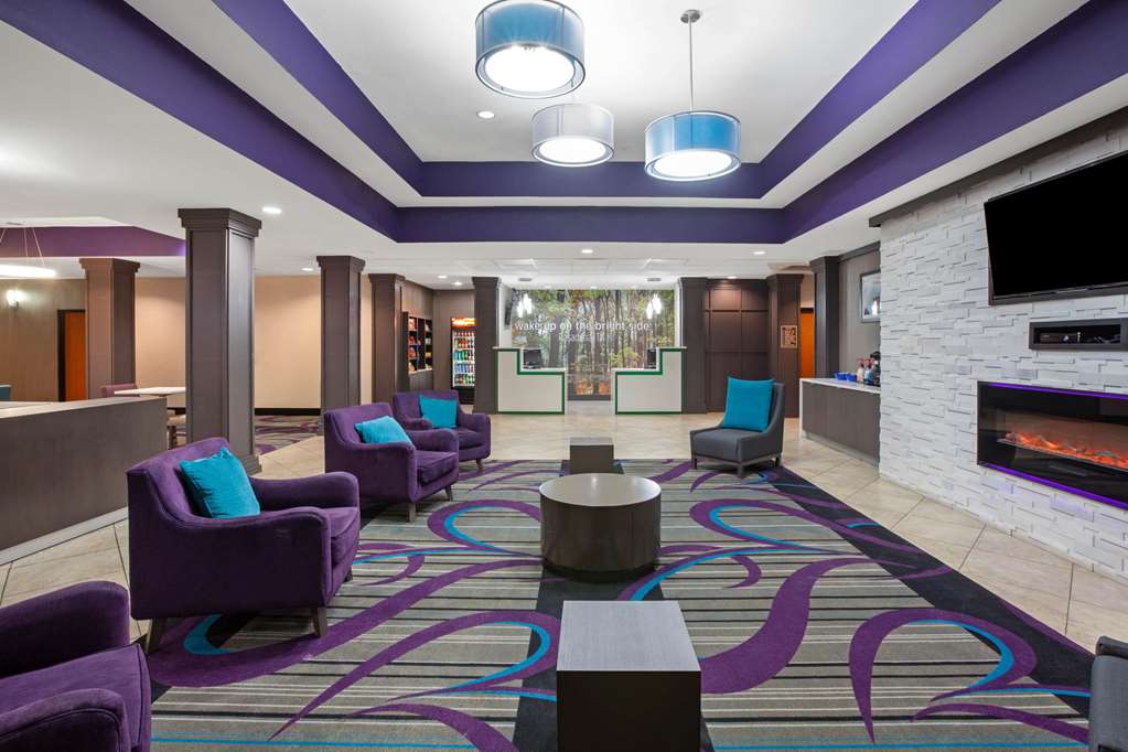 La Quinta Inn & Suites by Wyndham Pasadena North - photo 5