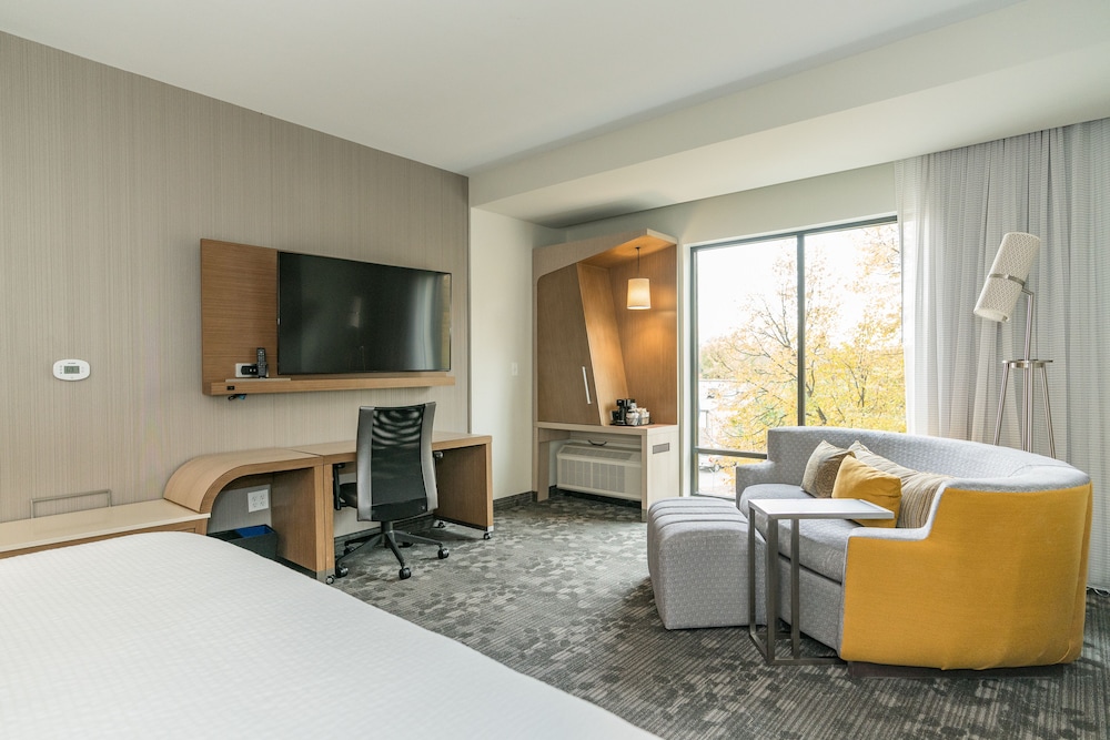 Courtyard by Marriott West Springfield - photo 8