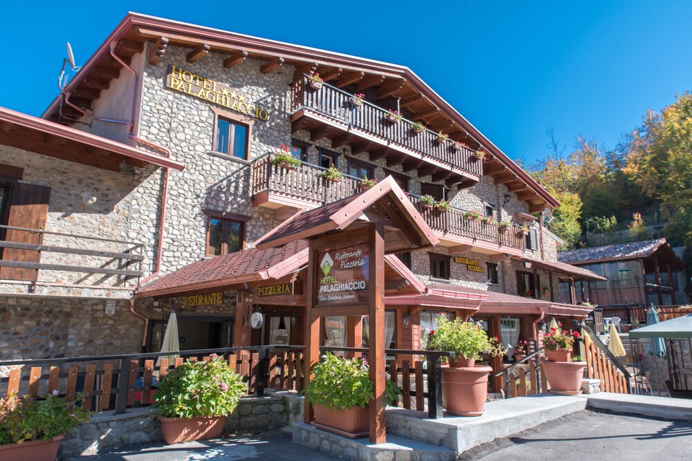 Hotel Palaghiaccio — hotel in Cotronei
