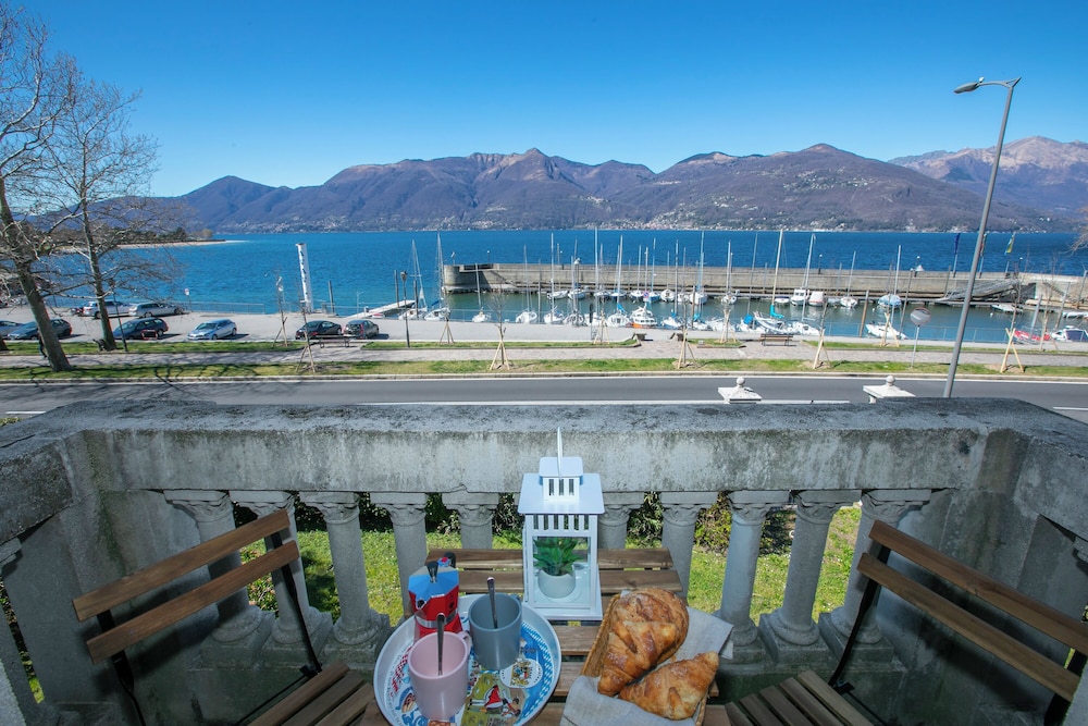 Residenza Gardenia Lake View Luino Center — 4-Star Luxury Hotel in Luino, Italy