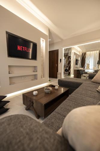 ''Mirroring'' by Infox Suites — 4-Star Luxury Hotel in Thessaloniki, Greece