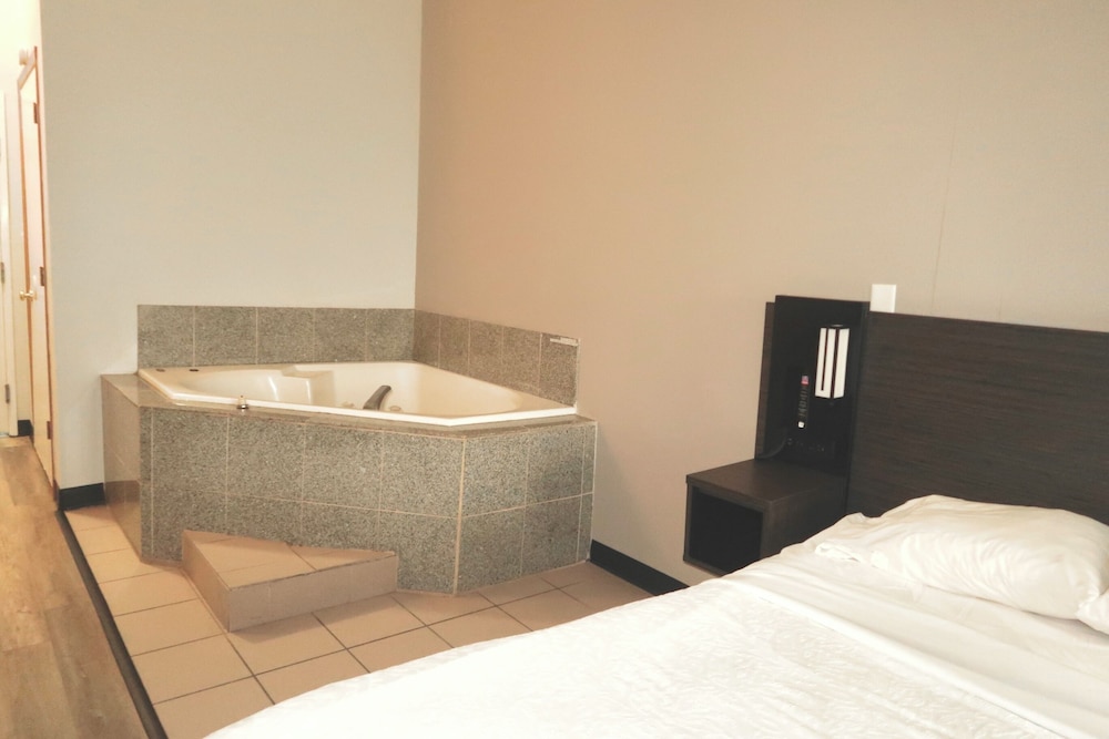 Studio 6 Elkhart IN Kitchenette Rooms - photo 11