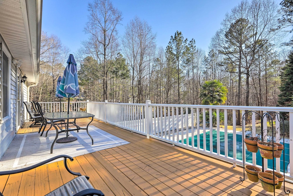 Immaculate Suwanee House with Pool and Game Room — 4-Star Luxury Hotel in Suwanee, United States