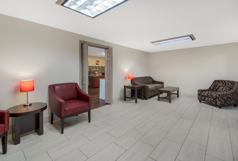 Red Roof Inn & Suites Jackson TN - photo 2