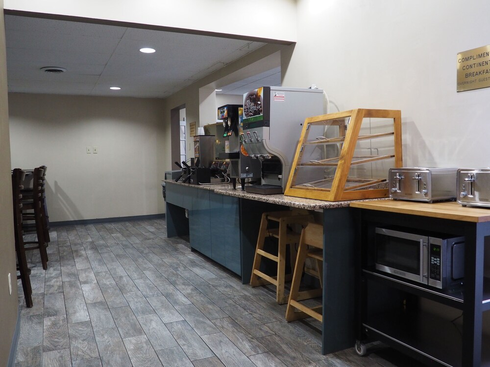 Parkview Inn and Conference Center - photo 12
