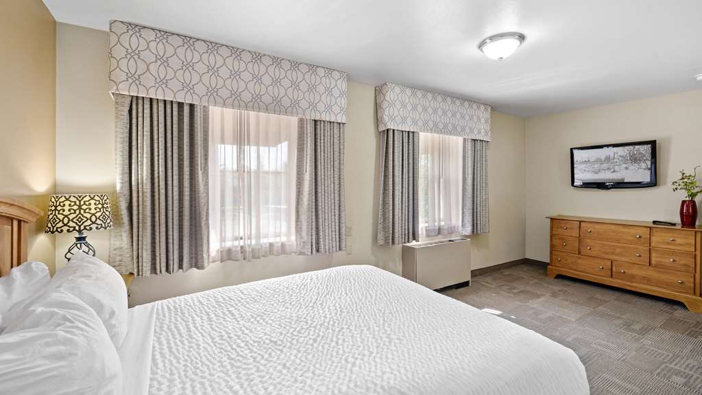 Clarion Hotel & Suites Fairbanks near Ft. Wainwright - photo 35
