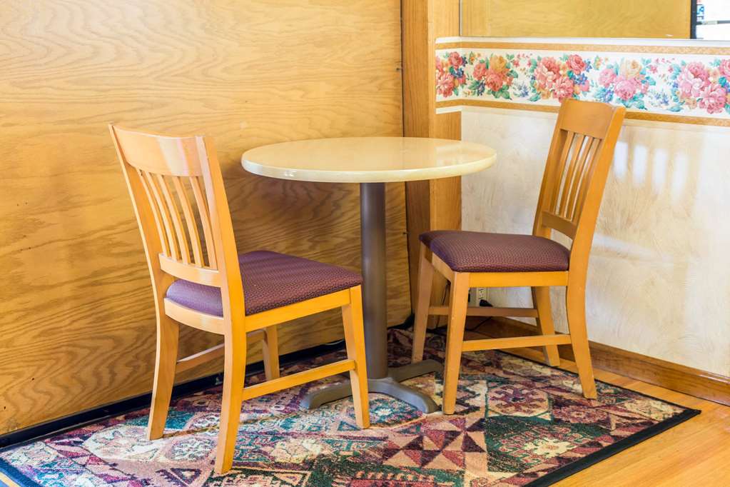 Rodeway Inn & Suites Branford Guilford - photo 26