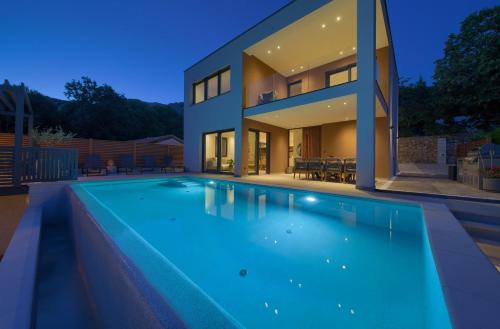 Villa Viverum with heated salt water pool — 4-Star Luxury Hotel in Baska, Croatia