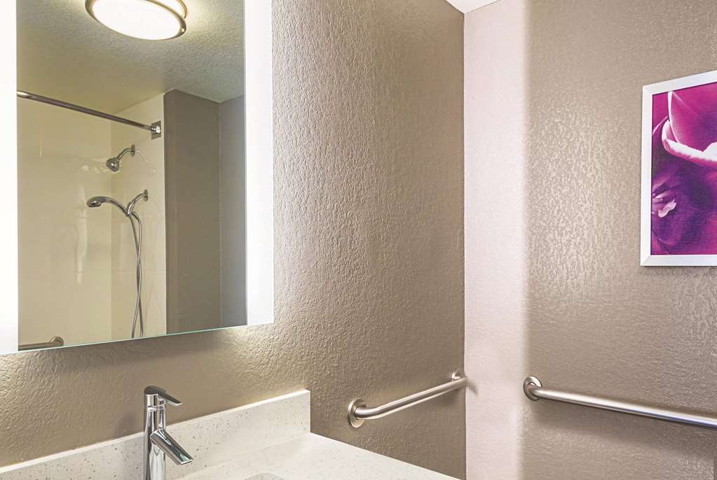 La Quinta Inn & Suites by Wyndham Austin Near The Domain - photo 26