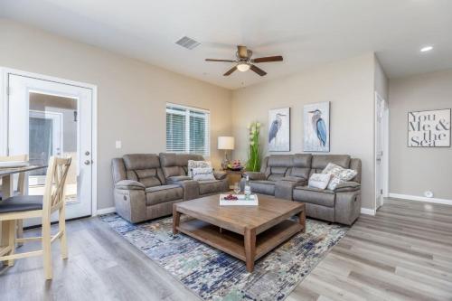 Refreshing and Spotless 4 Bathrooms 22 — hotel in Ridgecrest