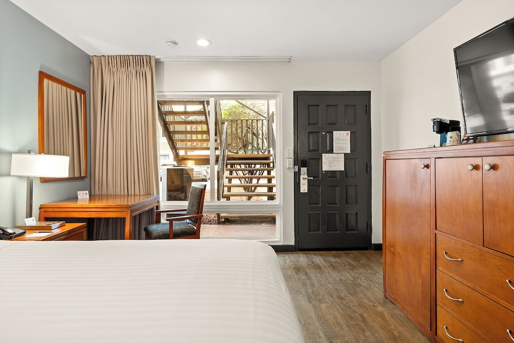 Vagabond Inn Glendale - photo 14