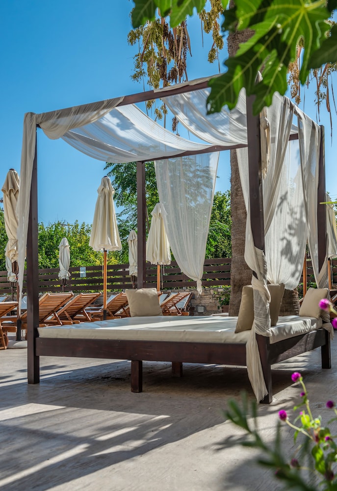 Stathis Studios - carbon neutral hotel in Zakynthos