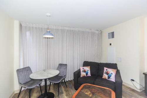 Ilikai Marina 1381 in Honolulu, United States