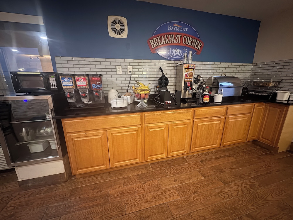 Baymont Inn & Suites by Wyndham Richmond - photo 2