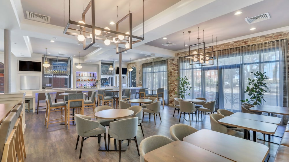 Staybridge Suites Savannah Historic District an IHG Hotel - photo 3