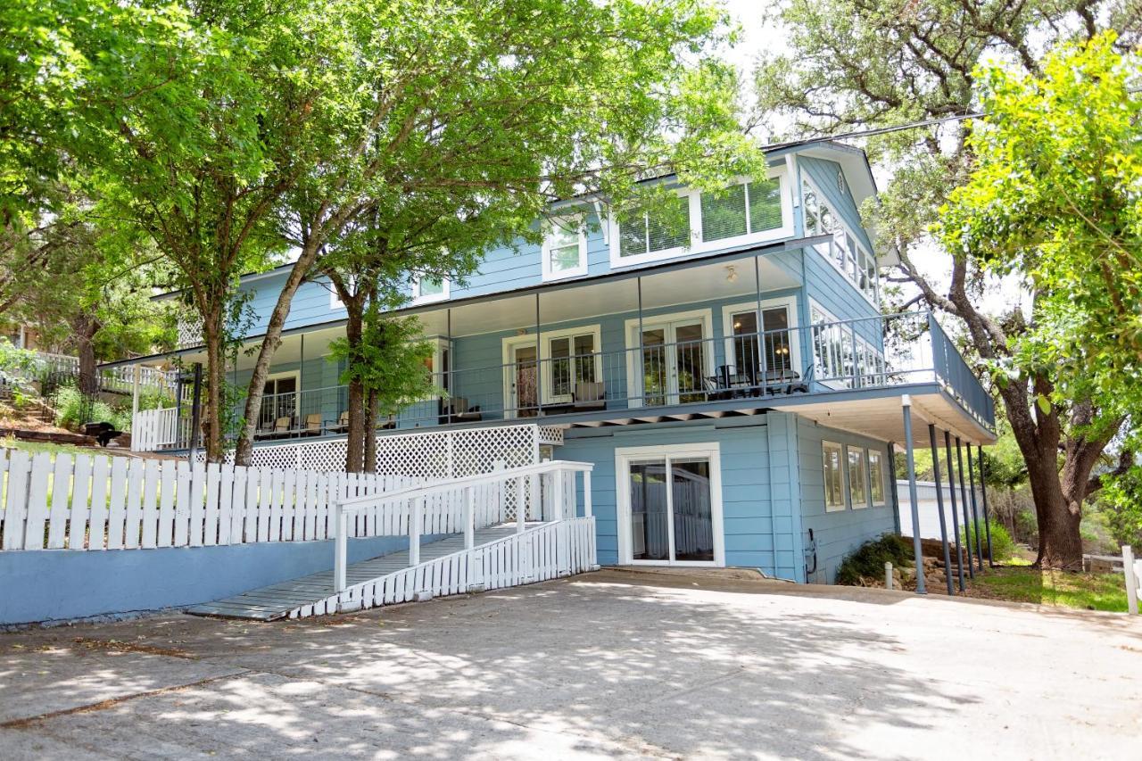 Blues Escape 4000 Sqft. a Few Steps To Canyon Lake - photo 2